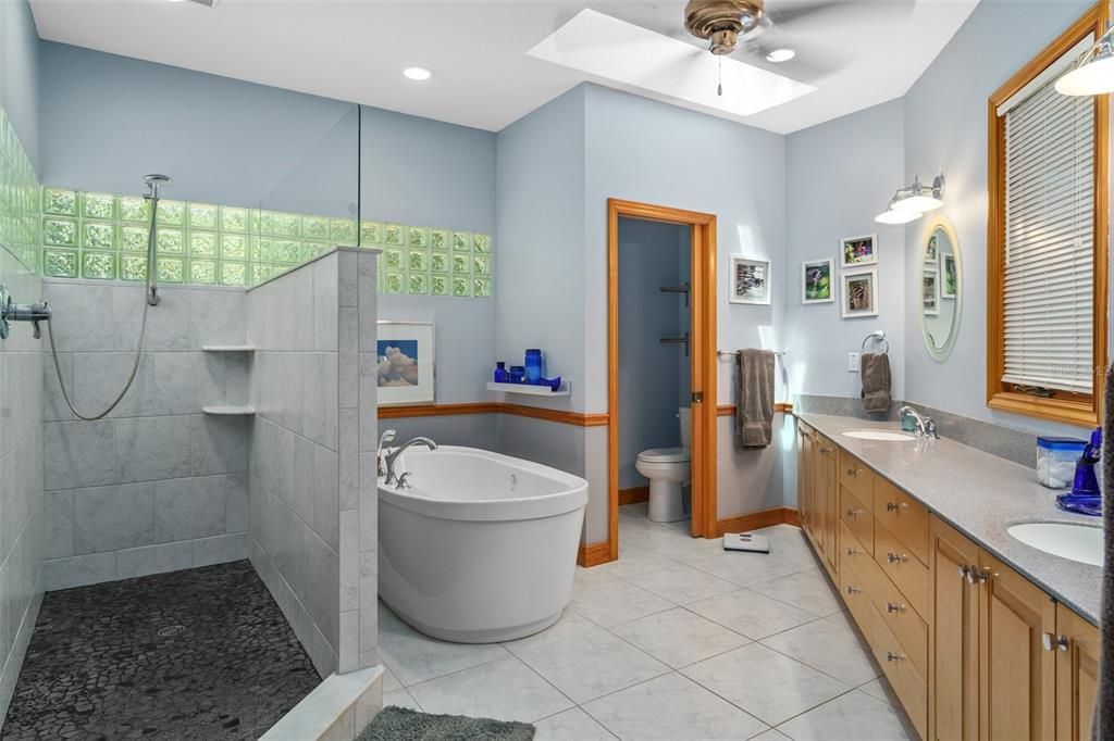 For Sale: $885,000 (4 beds, 2 baths, 2303 Square Feet)