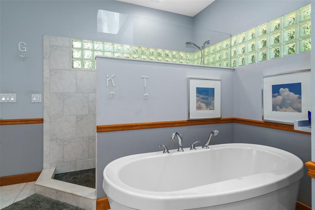 For Sale: $885,000 (4 beds, 2 baths, 2303 Square Feet)