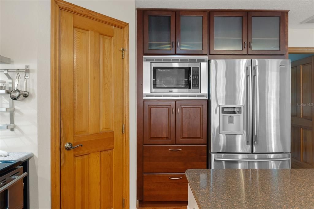For Sale: $885,000 (4 beds, 2 baths, 2303 Square Feet)