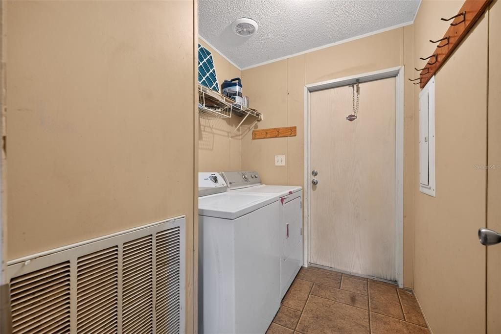 For Sale: $159,000 (2 beds, 2 baths, 1184 Square Feet)