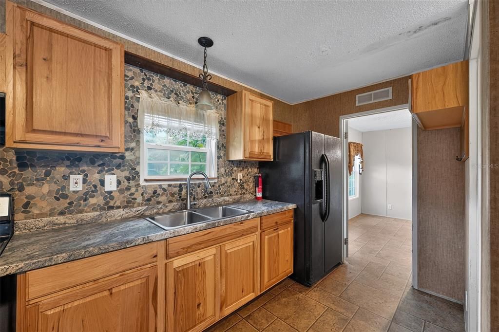 For Sale: $159,000 (2 beds, 2 baths, 1184 Square Feet)