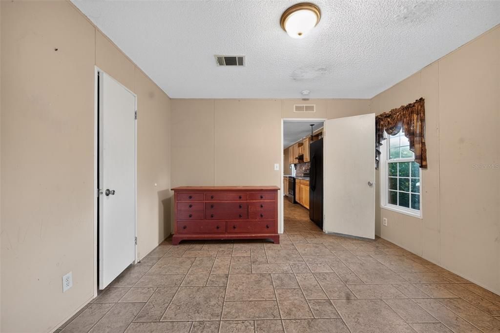 For Sale: $159,000 (2 beds, 2 baths, 1184 Square Feet)