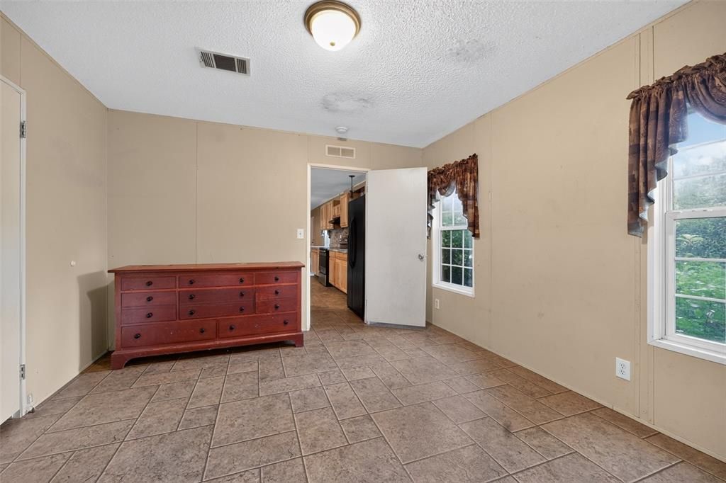 For Sale: $159,000 (2 beds, 2 baths, 1184 Square Feet)