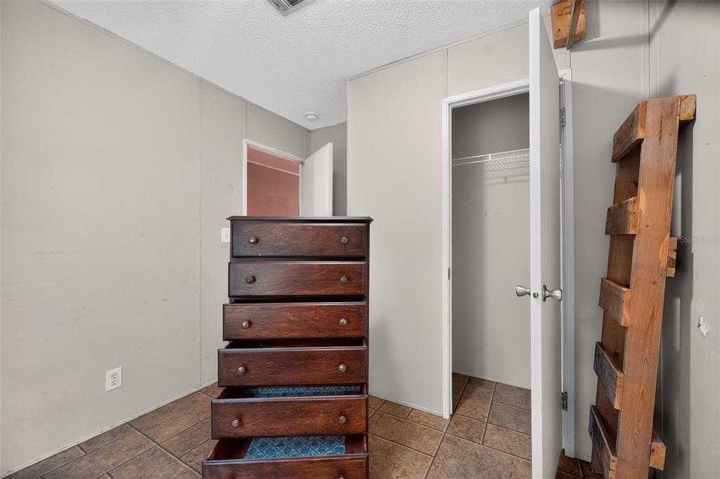 For Sale: $159,000 (2 beds, 2 baths, 1184 Square Feet)