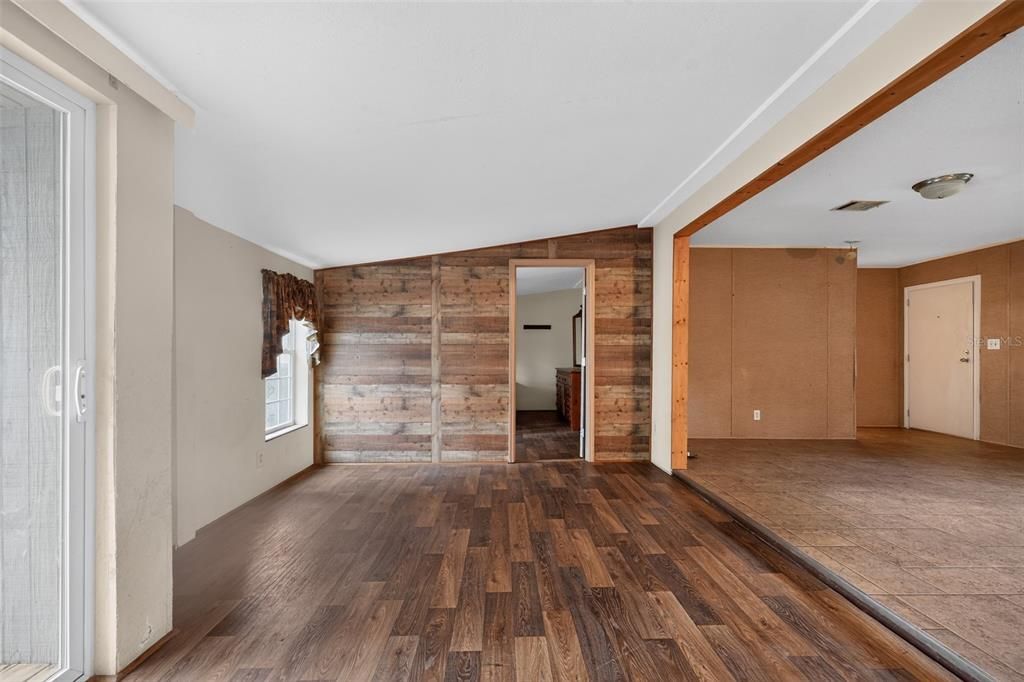 For Sale: $159,000 (2 beds, 2 baths, 1184 Square Feet)