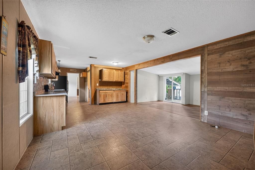 For Sale: $159,000 (2 beds, 2 baths, 1184 Square Feet)