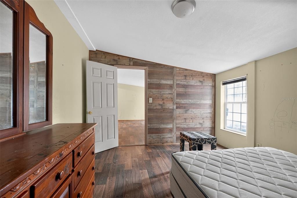 For Sale: $159,000 (2 beds, 2 baths, 1184 Square Feet)