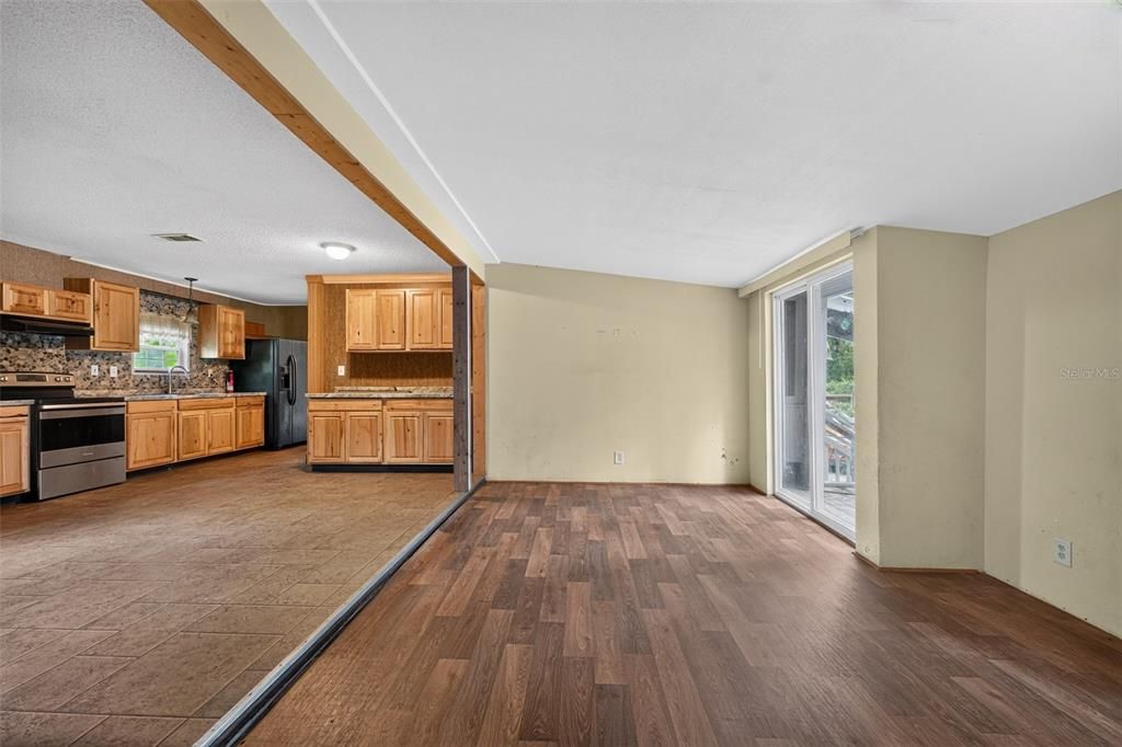 For Sale: $159,000 (2 beds, 2 baths, 1184 Square Feet)