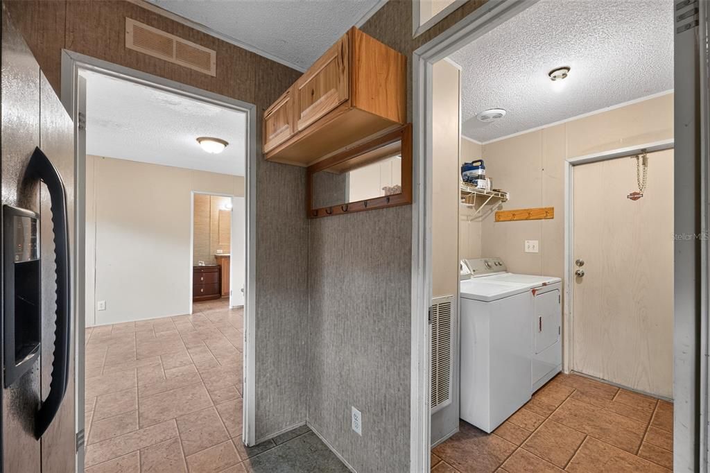 For Sale: $159,000 (2 beds, 2 baths, 1184 Square Feet)