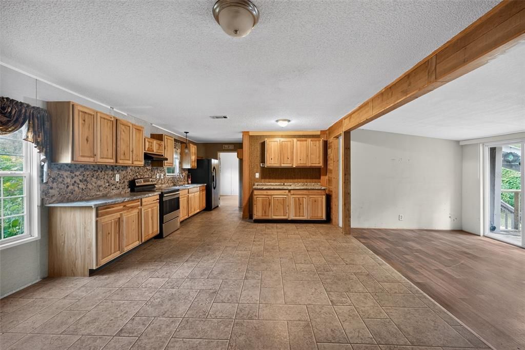 For Sale: $159,000 (2 beds, 2 baths, 1184 Square Feet)