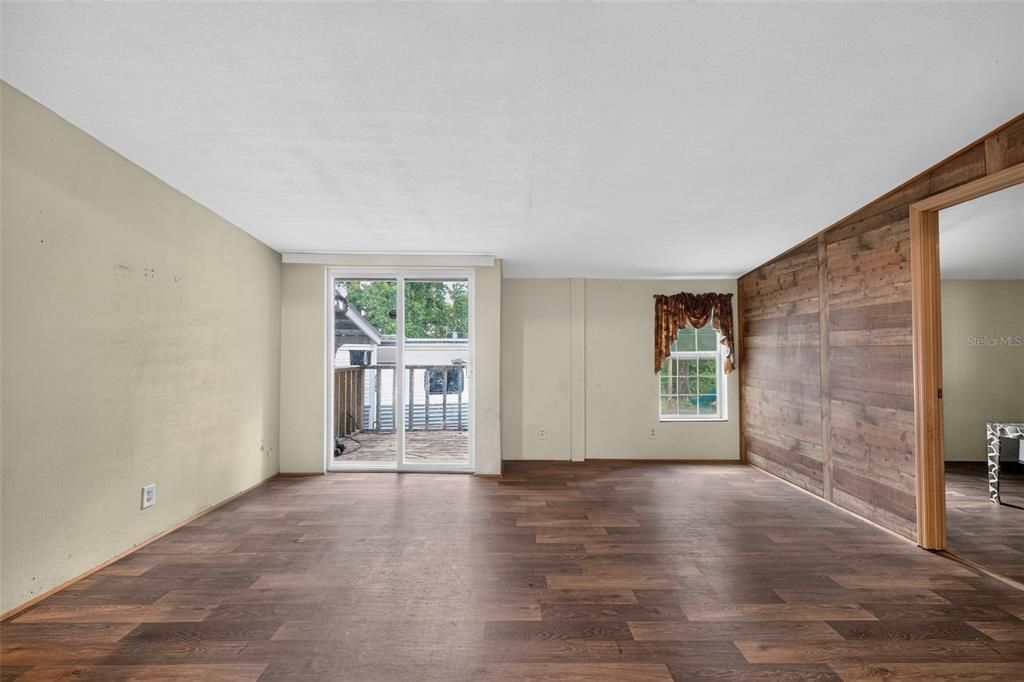 For Sale: $159,000 (2 beds, 2 baths, 1184 Square Feet)