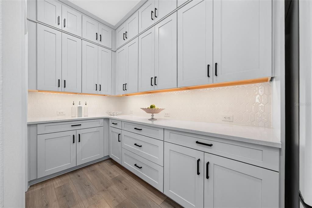 For Sale: $1,095,000 (4 beds, 3 baths, 2725 Square Feet)