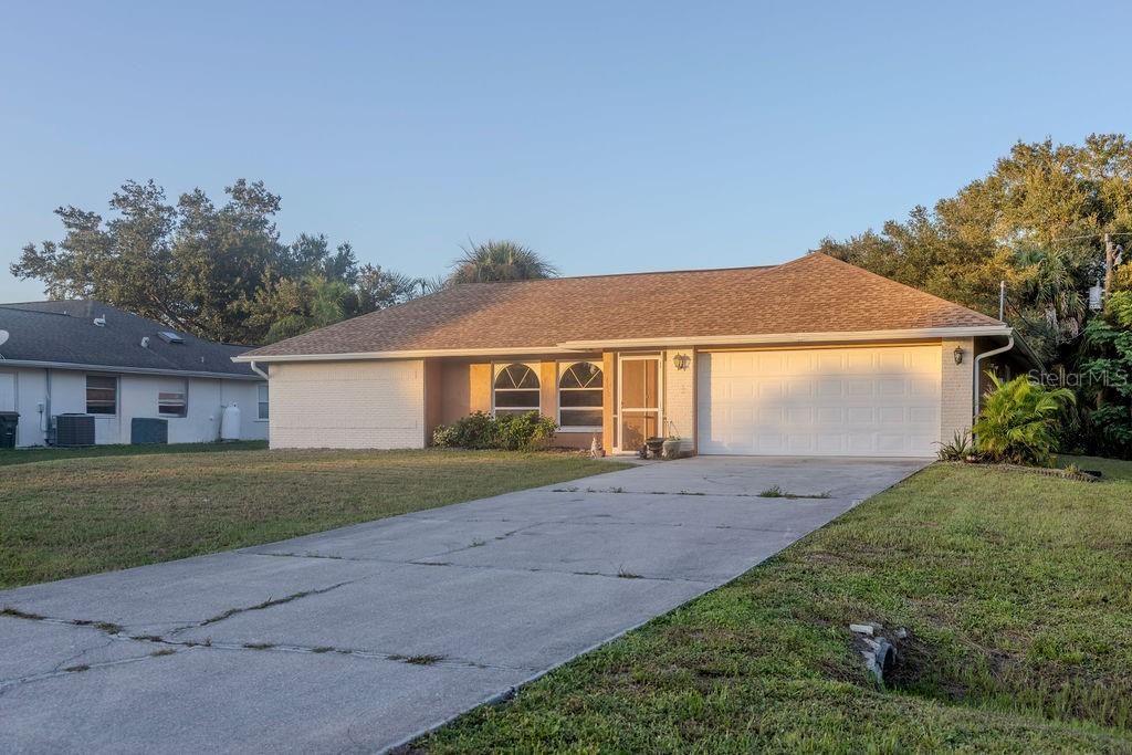 For Sale: $299,900 (3 beds, 2 baths, 1997 Square Feet)