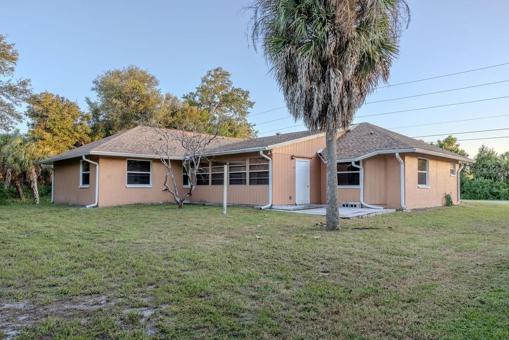 For Sale: $299,900 (3 beds, 2 baths, 1997 Square Feet)