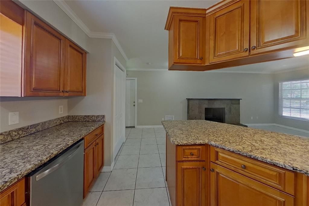 For Rent: $2,839 (4 beds, 2 baths, 1999 Square Feet)