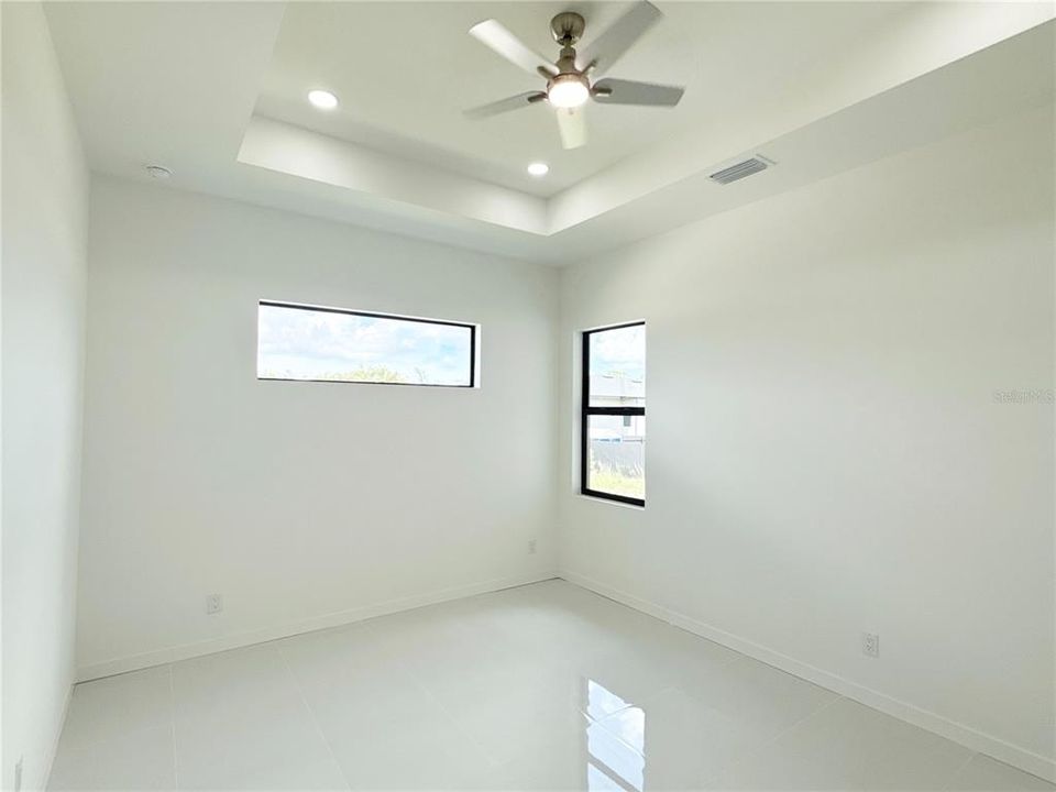 For Sale: $435,000 (4 beds, 3 baths, 1904 Square Feet)