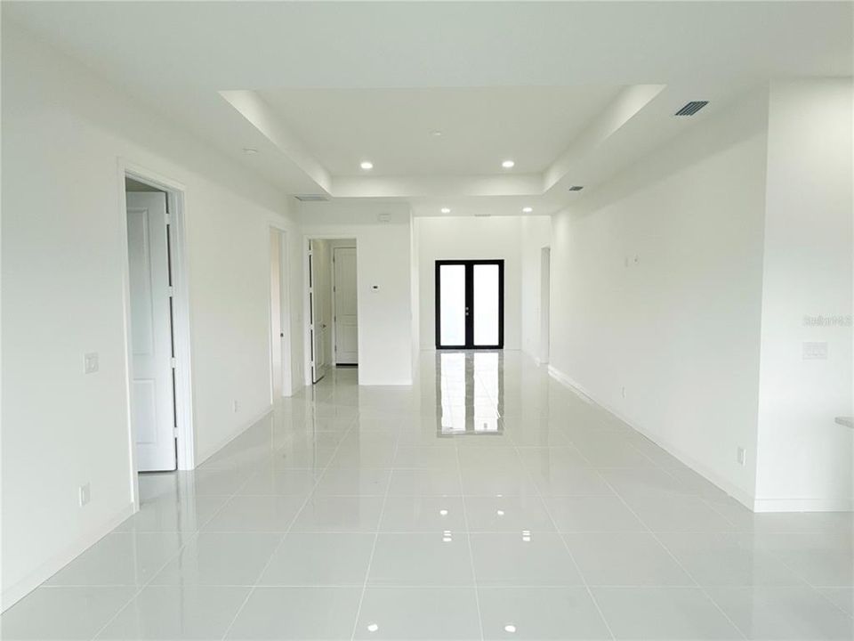 For Sale: $435,000 (4 beds, 3 baths, 1904 Square Feet)