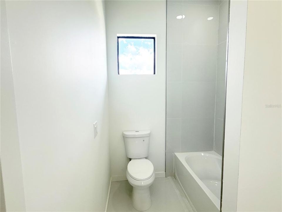 For Sale: $435,000 (4 beds, 3 baths, 1904 Square Feet)