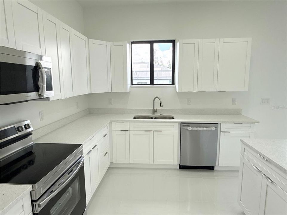 For Sale: $435,000 (4 beds, 3 baths, 1904 Square Feet)