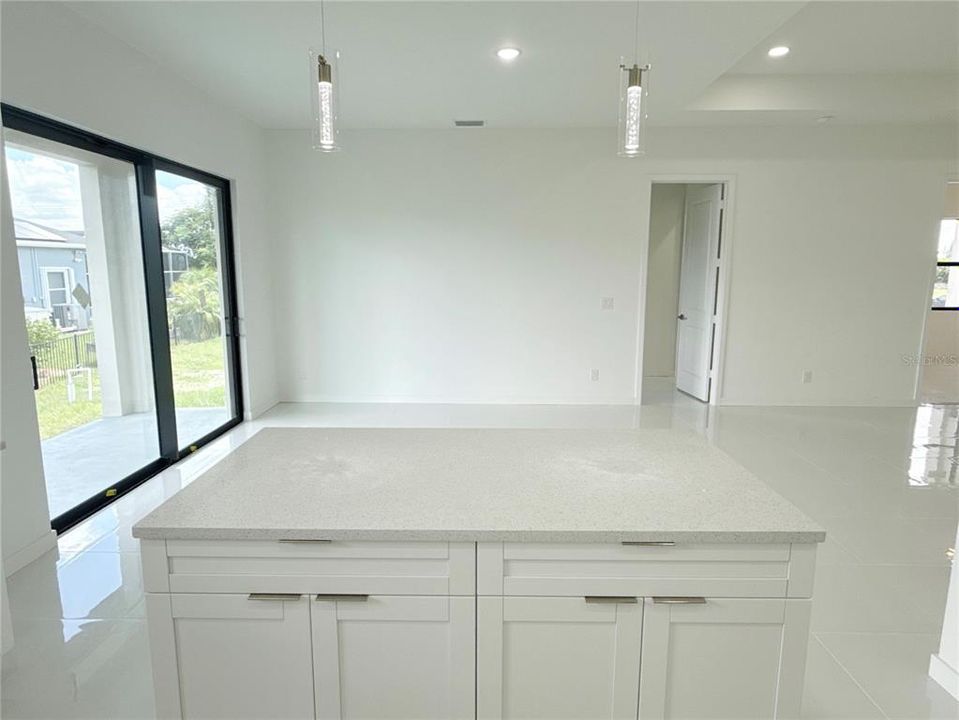 For Sale: $435,000 (4 beds, 3 baths, 1904 Square Feet)
