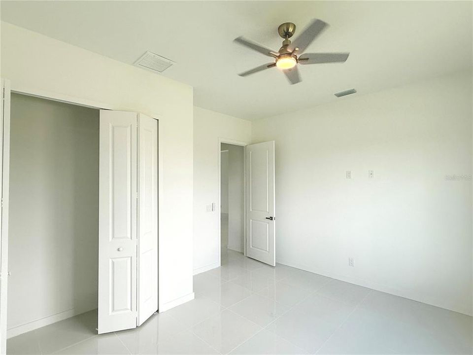 For Sale: $435,000 (4 beds, 3 baths, 1904 Square Feet)