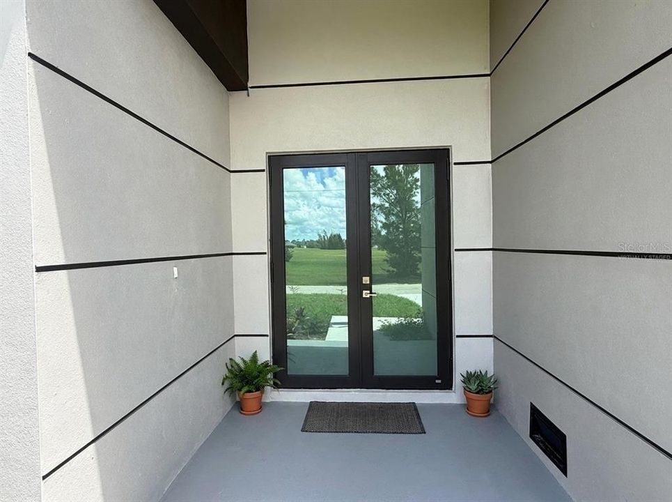 For Sale: $435,000 (4 beds, 3 baths, 1904 Square Feet)