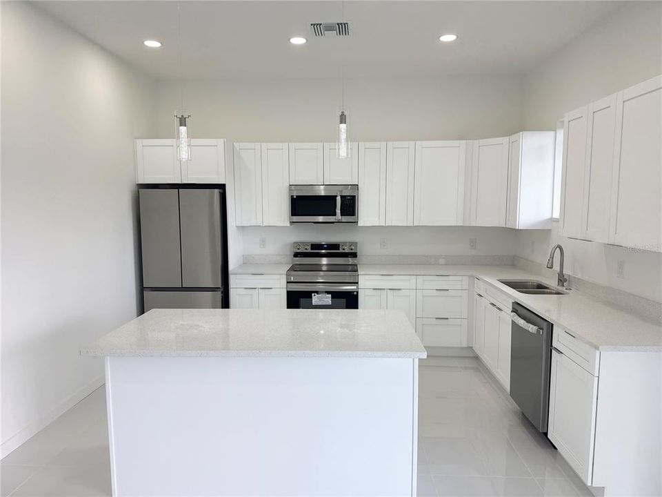 For Sale: $435,000 (4 beds, 3 baths, 1904 Square Feet)