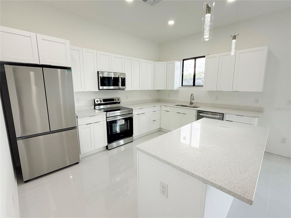 For Sale: $435,000 (4 beds, 3 baths, 1904 Square Feet)