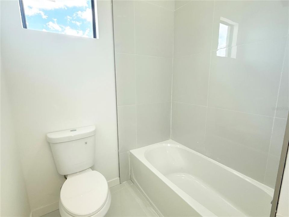For Sale: $435,000 (4 beds, 3 baths, 1904 Square Feet)