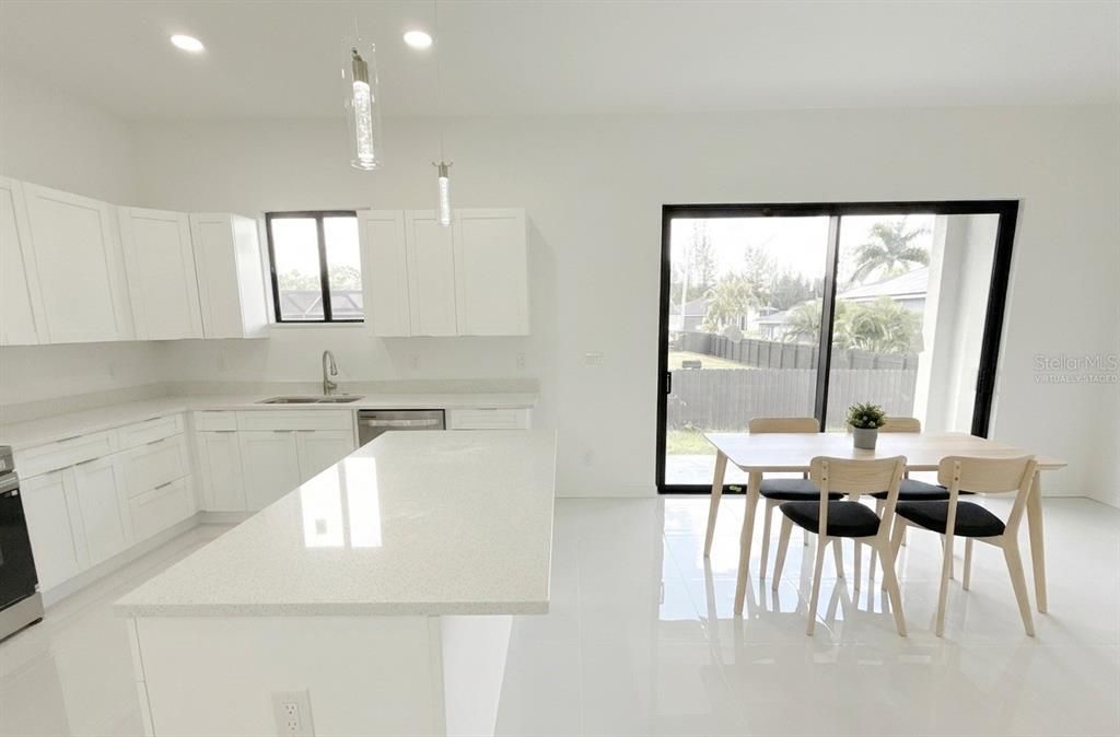 For Sale: $435,000 (4 beds, 3 baths, 1904 Square Feet)