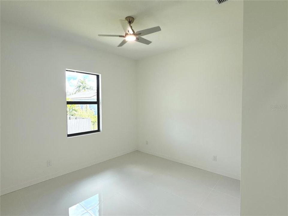 For Sale: $435,000 (4 beds, 3 baths, 1904 Square Feet)
