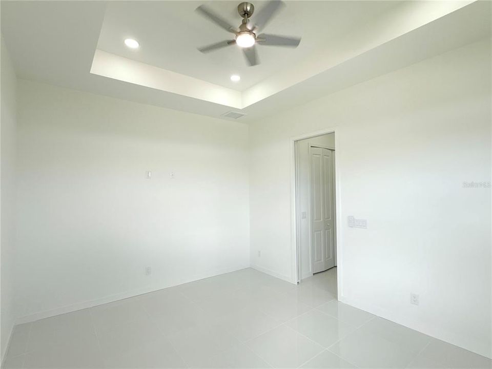 For Sale: $435,000 (4 beds, 3 baths, 1904 Square Feet)