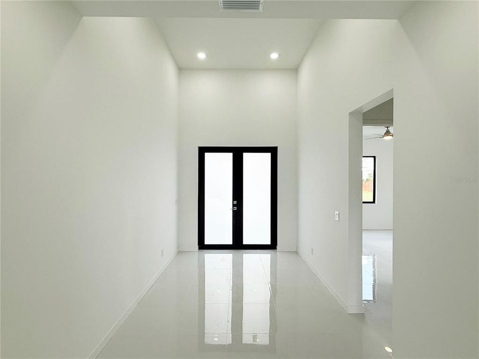 For Sale: $435,000 (4 beds, 3 baths, 1904 Square Feet)