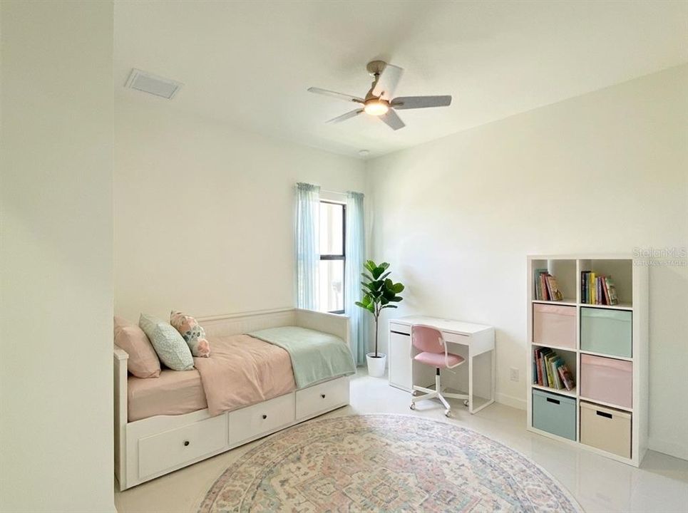 For Sale: $435,000 (4 beds, 3 baths, 1904 Square Feet)