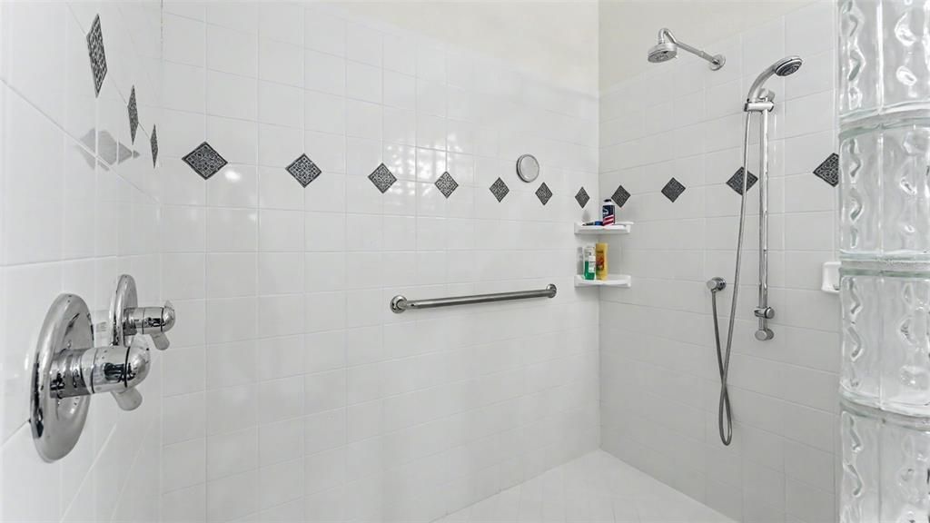 For Sale: $479,000 (2 beds, 2 baths, 1623 Square Feet)