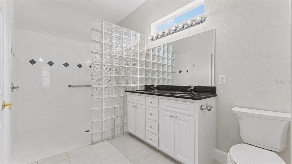For Sale: $479,000 (2 beds, 2 baths, 1623 Square Feet)