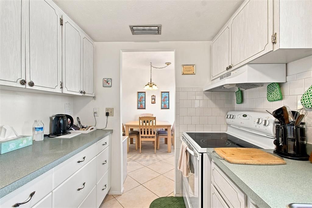 На продажу: $120,000 (2 спален, 2 ванн, 966 Квадратных фут)