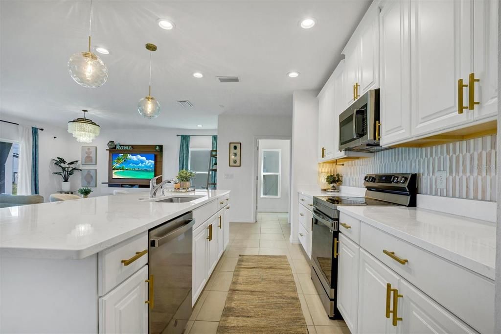 En Venta: $420,000 (4 camas, 2 baños, 2903 Pies cuadrados)