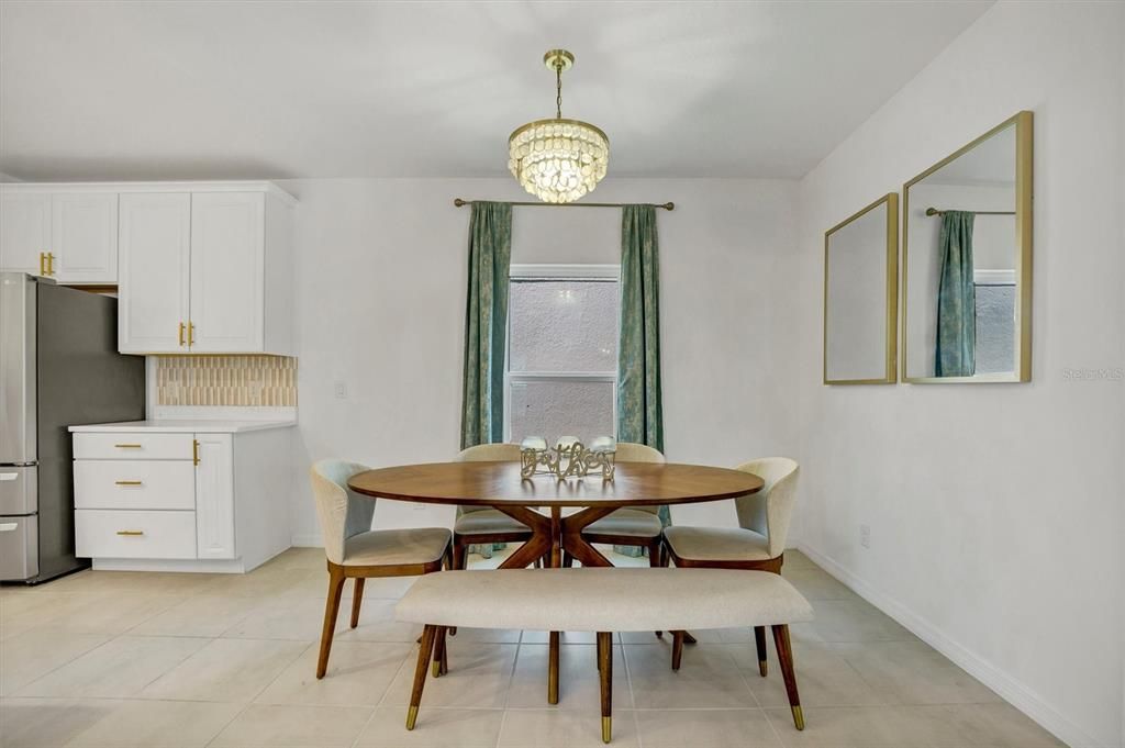 En Venta: $420,000 (4 camas, 2 baños, 2903 Pies cuadrados)