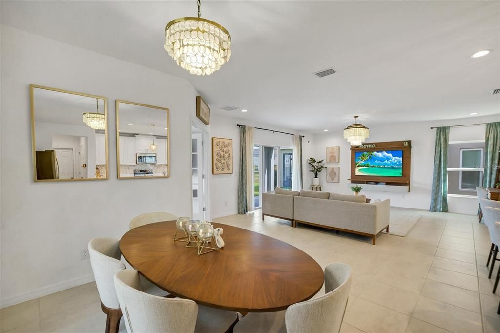 En Venta: $420,000 (4 camas, 2 baños, 2903 Pies cuadrados)