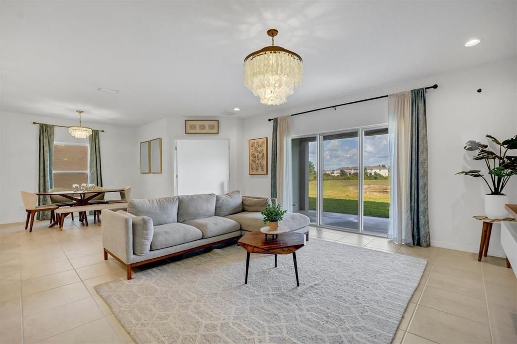 En Venta: $420,000 (4 camas, 2 baños, 2903 Pies cuadrados)