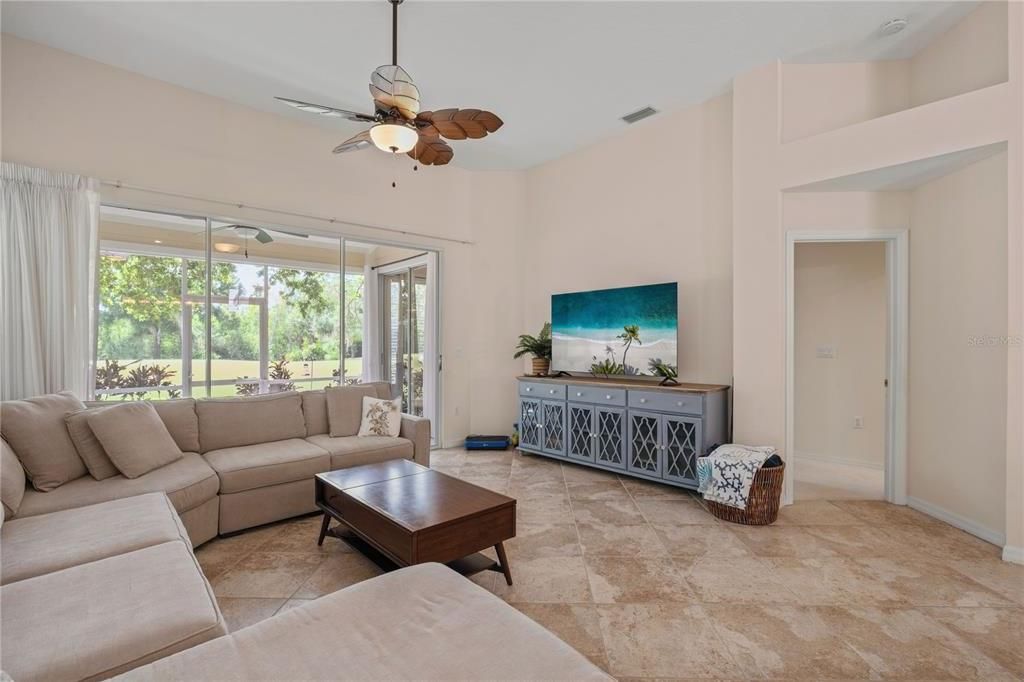 For Sale: $399,000 (2 beds, 2 baths, 1609 Square Feet)