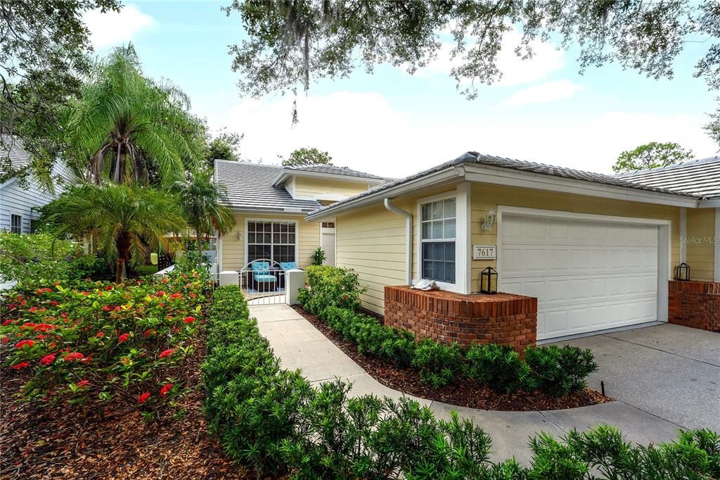For Sale: $399,000 (2 beds, 2 baths, 1609 Square Feet)
