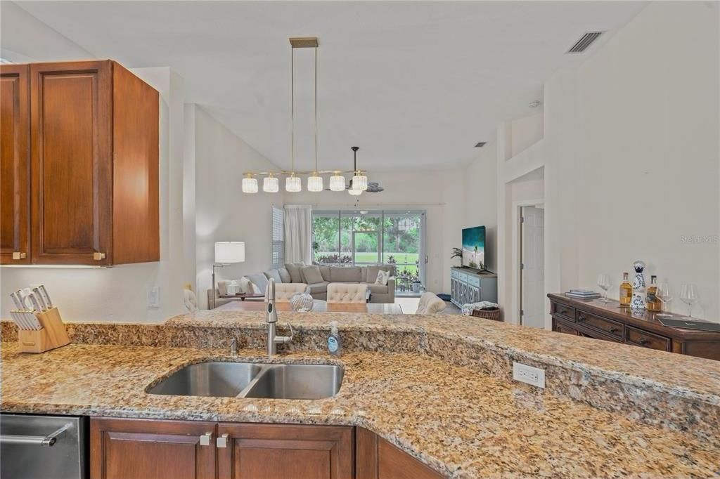 For Sale: $399,000 (2 beds, 2 baths, 1609 Square Feet)