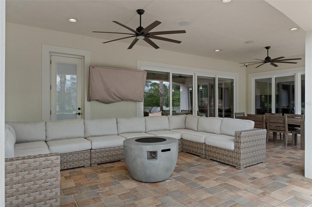 For Sale: $1,300,000 (5 beds, 3 baths, 3609 Square Feet)