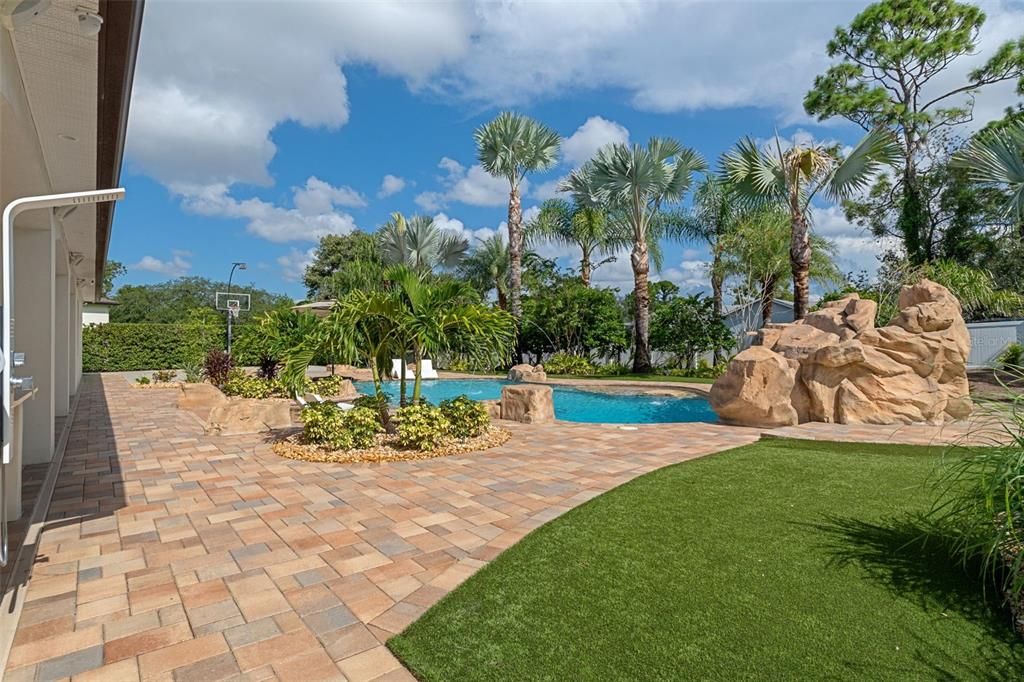 For Sale: $1,300,000 (5 beds, 3 baths, 3609 Square Feet)