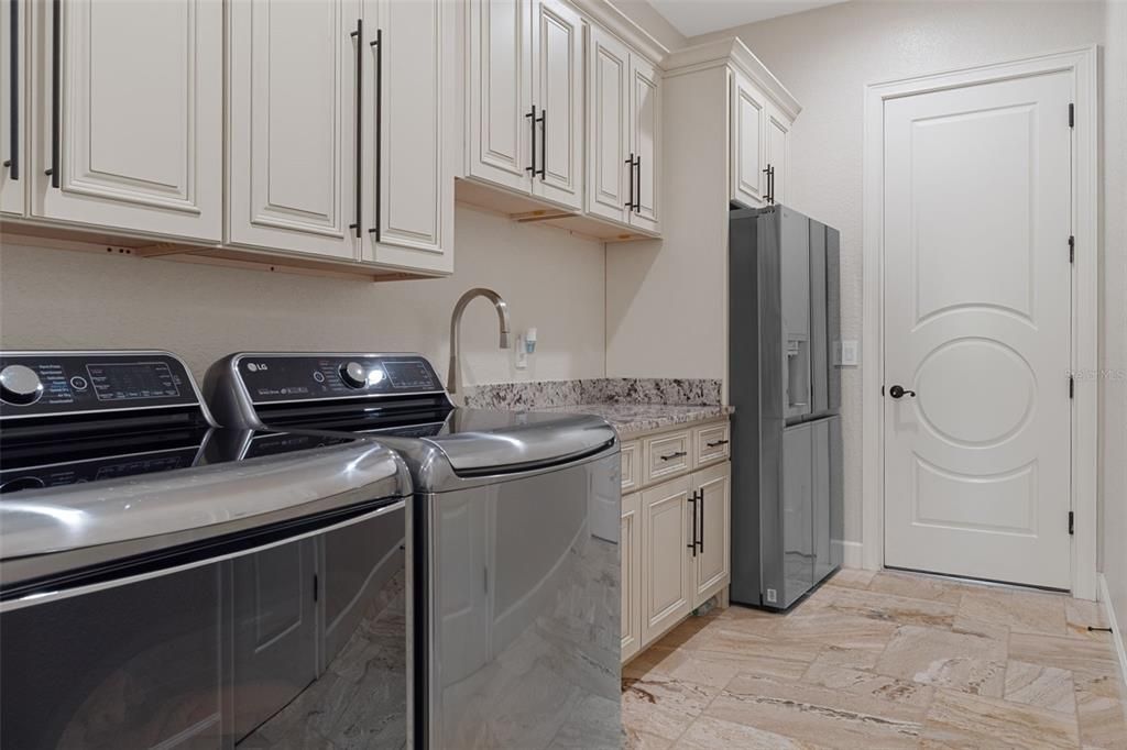For Sale: $1,300,000 (5 beds, 3 baths, 3609 Square Feet)