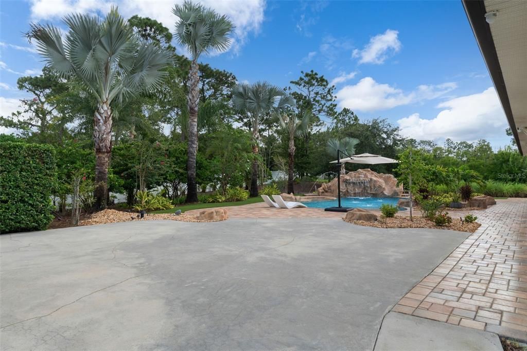 For Sale: $1,300,000 (5 beds, 3 baths, 3609 Square Feet)