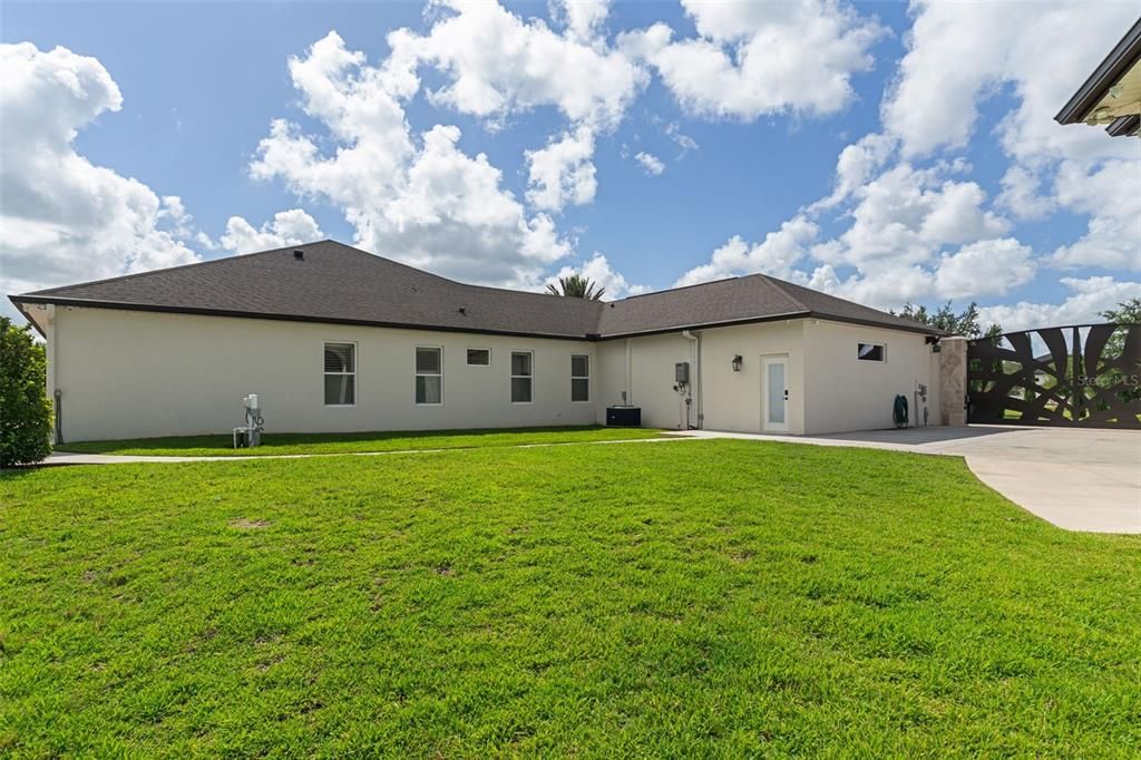 For Sale: $1,300,000 (5 beds, 3 baths, 3609 Square Feet)