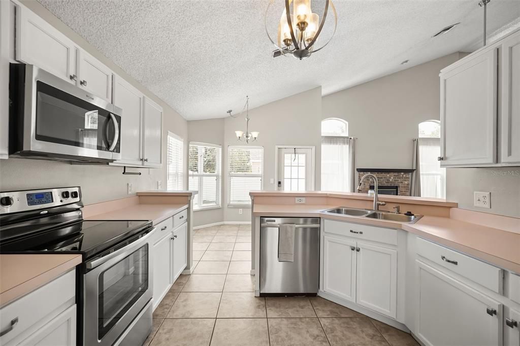 На продажу: $430,000 (3 спален, 2 ванн, 1962 Квадратных фут)